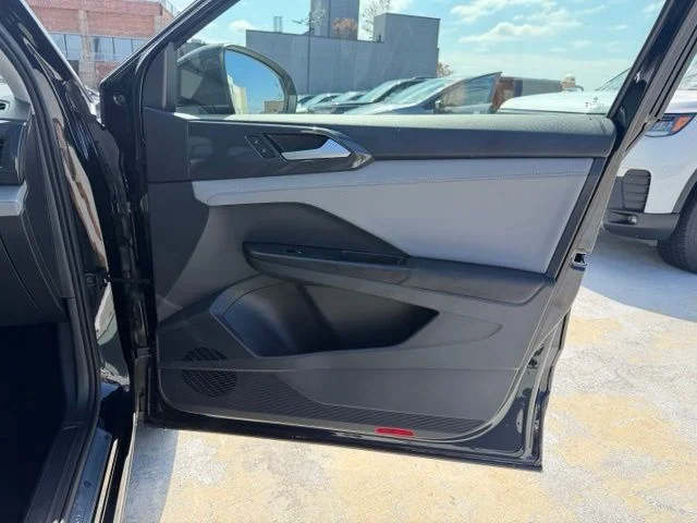 Certified Used 2023 Black Volkswagen 1.5T SEL image 18