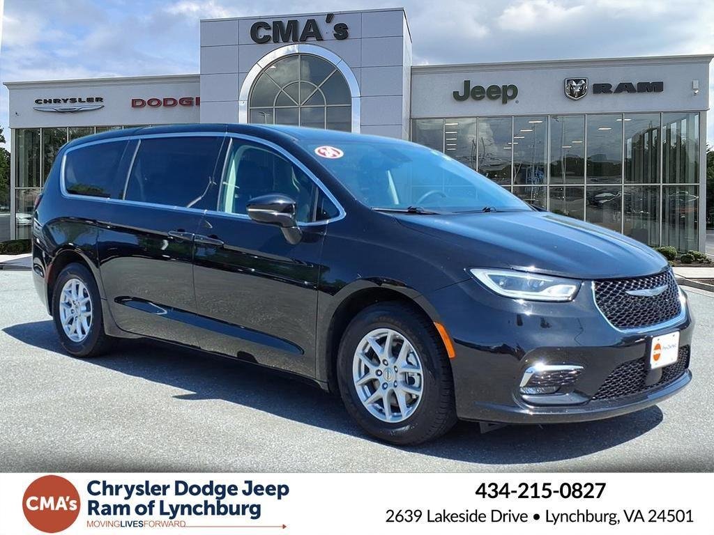 2024 Chrysler Pacifica Touring L's photo
