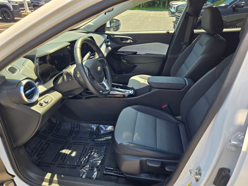 2025 Chevrolet Trax LT - Photo 21