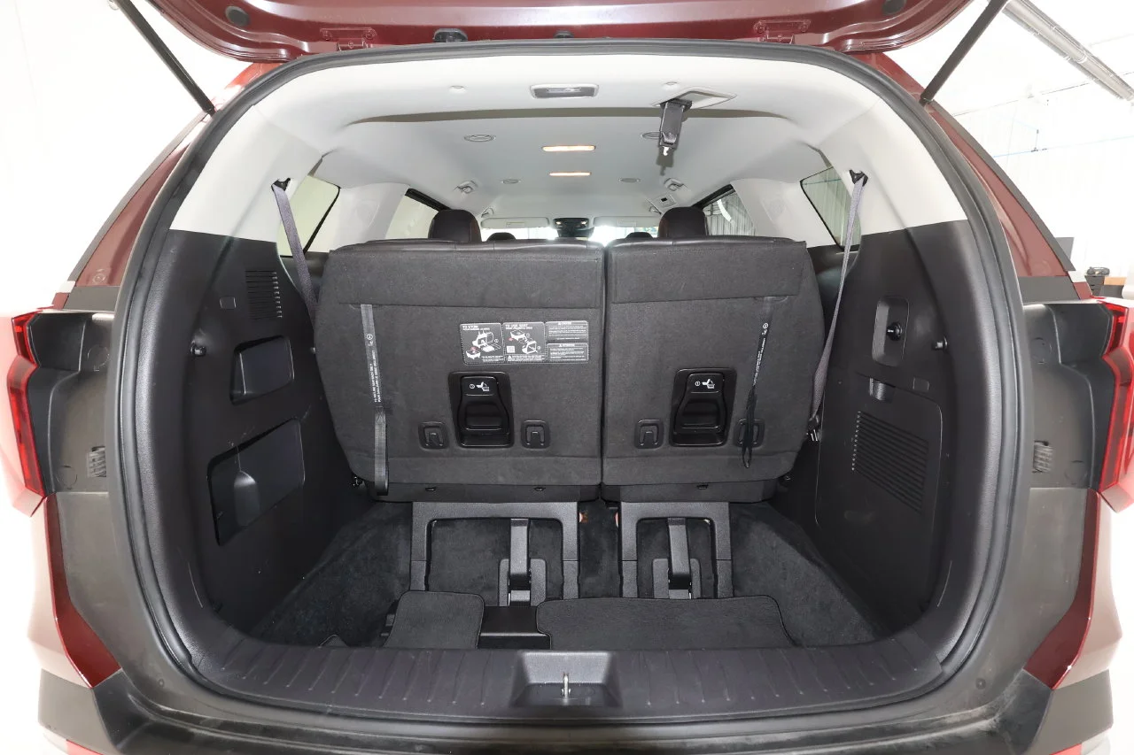 Used 2025 Red Kia LXS image 23