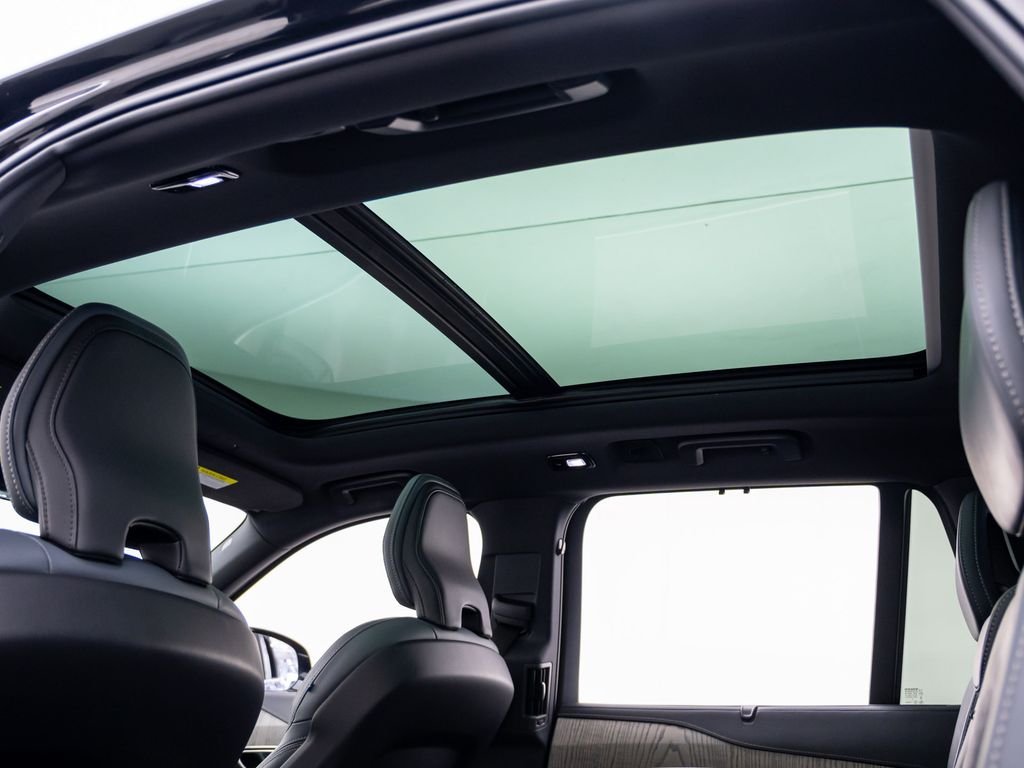 Used 2024 Onyx Black Metallic Volvo Ultimate image 20