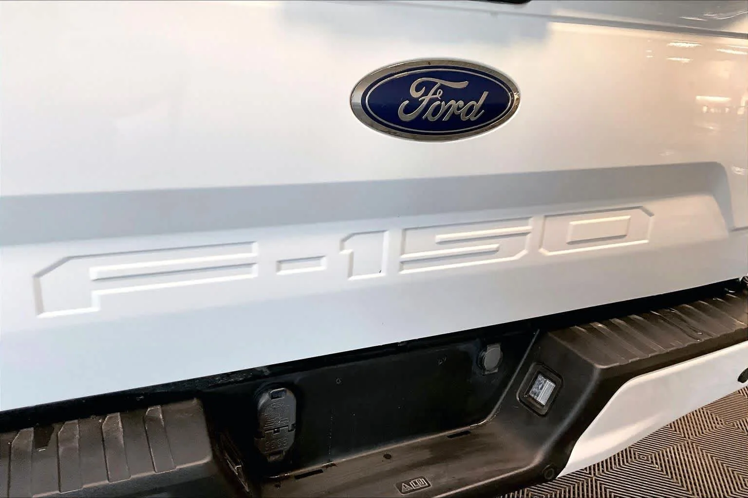 Used 2020 Oxford White Ford XL image 10