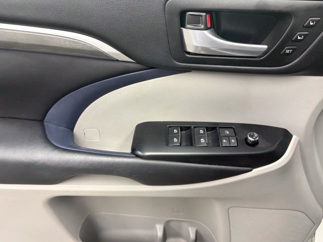 Used 2017 White Toyota Limited image 17