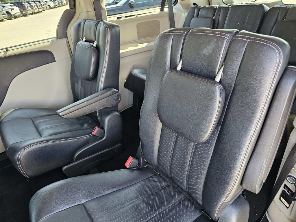 Used 2015 Black Chrysler Touring-L image 35