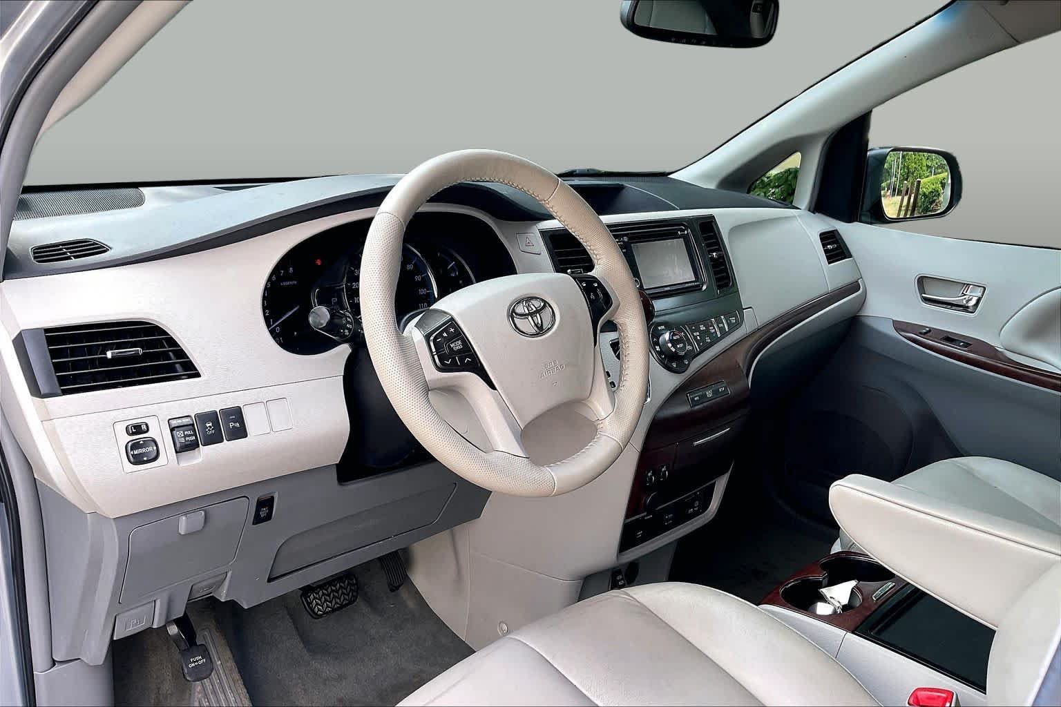 Used 2014 Silver Sky Metallic Toyota XLE image 17
