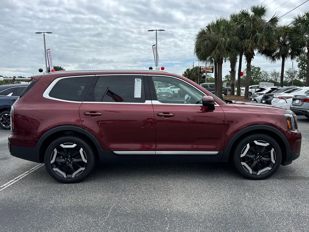 Used 2023 Red Kia EX image 2