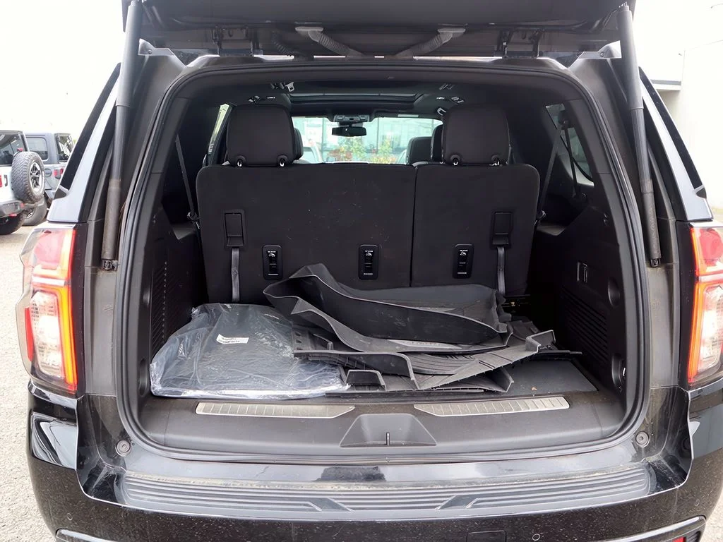 2023 Chevrolet Suburban Z71 - Photo 9