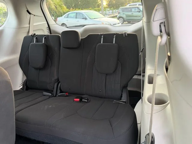 Used 2018 Black Chrysler Touring Plus image 5