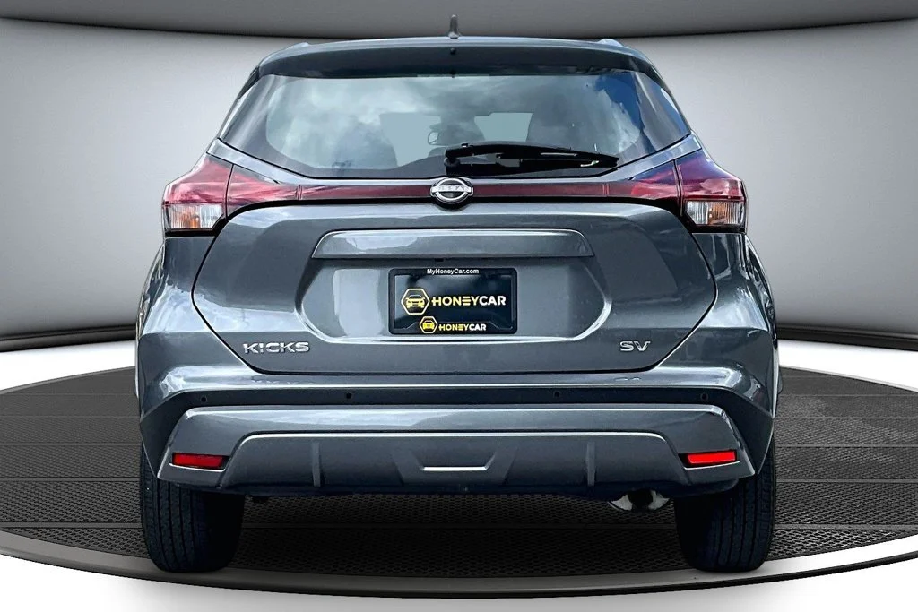 Used 2022 Gray Nissan SV image 5