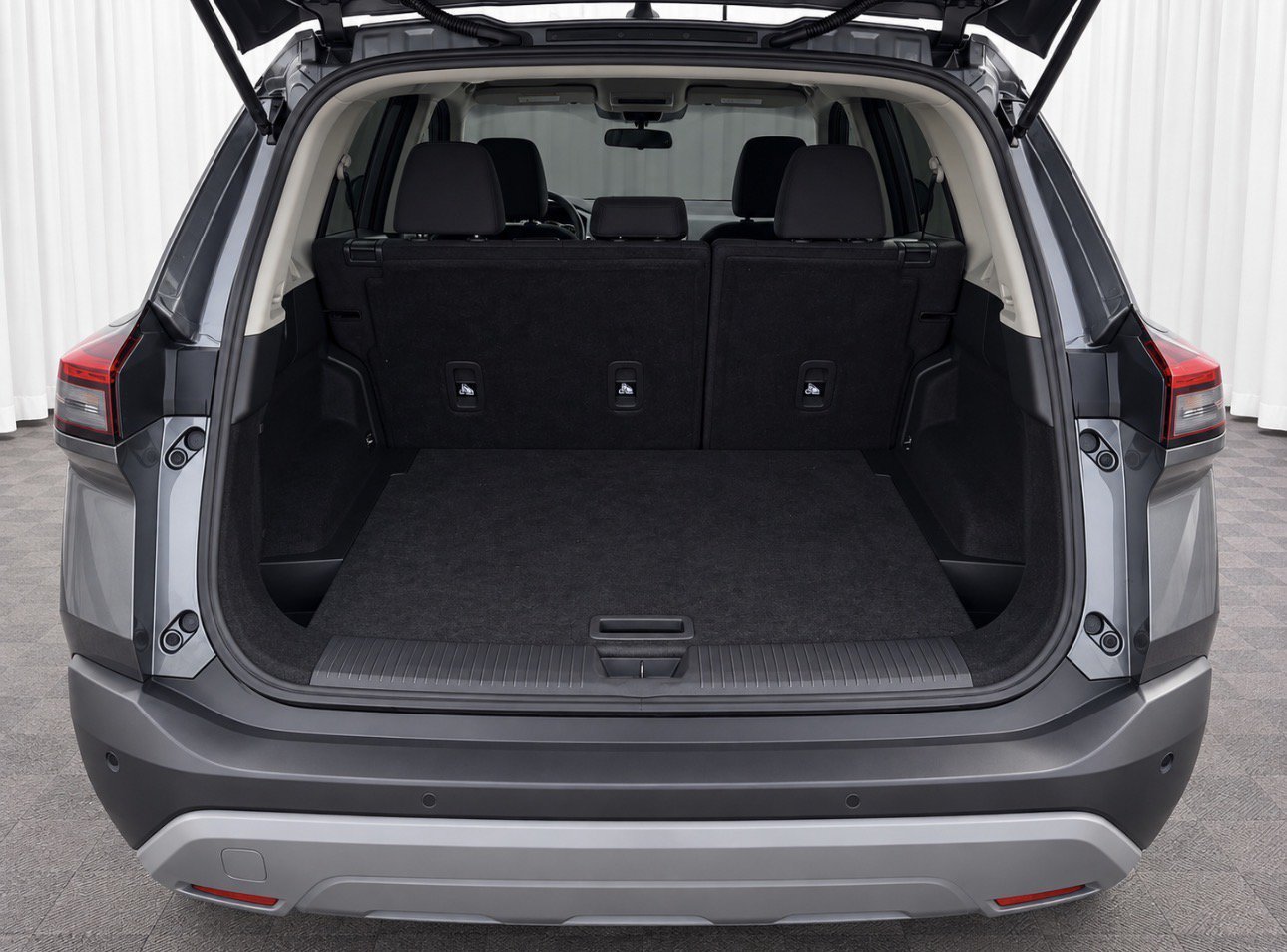 Used 2023 Gun Metallic Nissan S image 5
