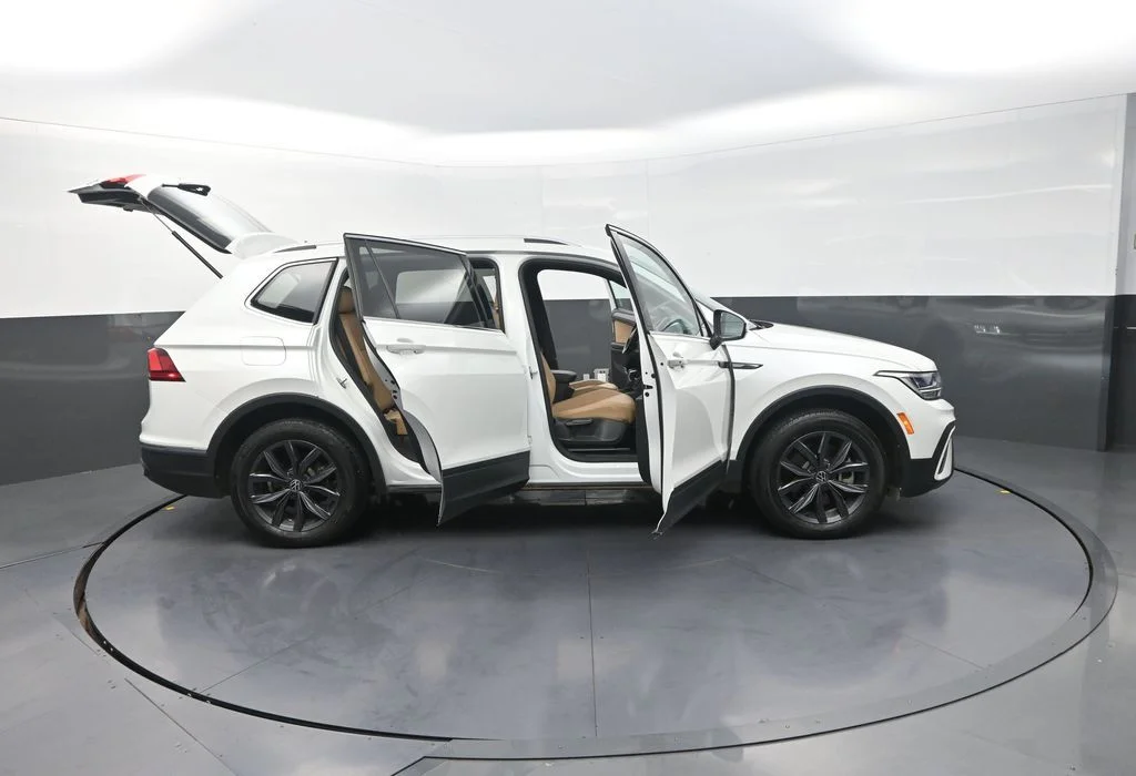 Used 2023 White Volkswagen 2.0T SE image 38