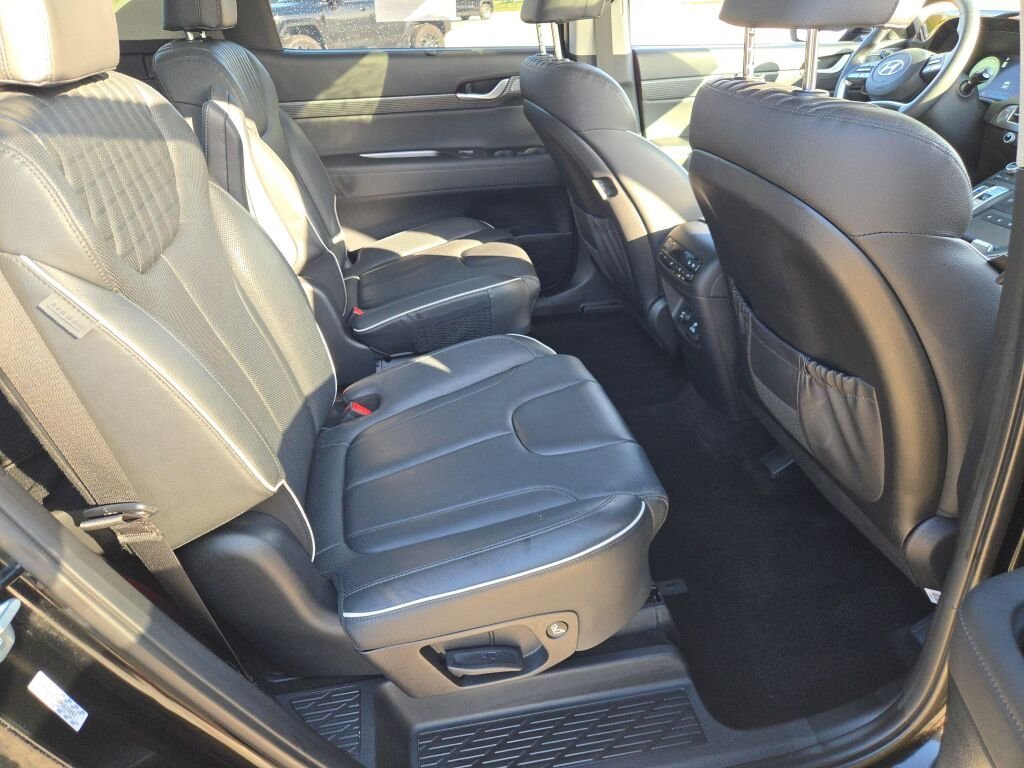 Used 2023 Black Hyundai Limited image 9