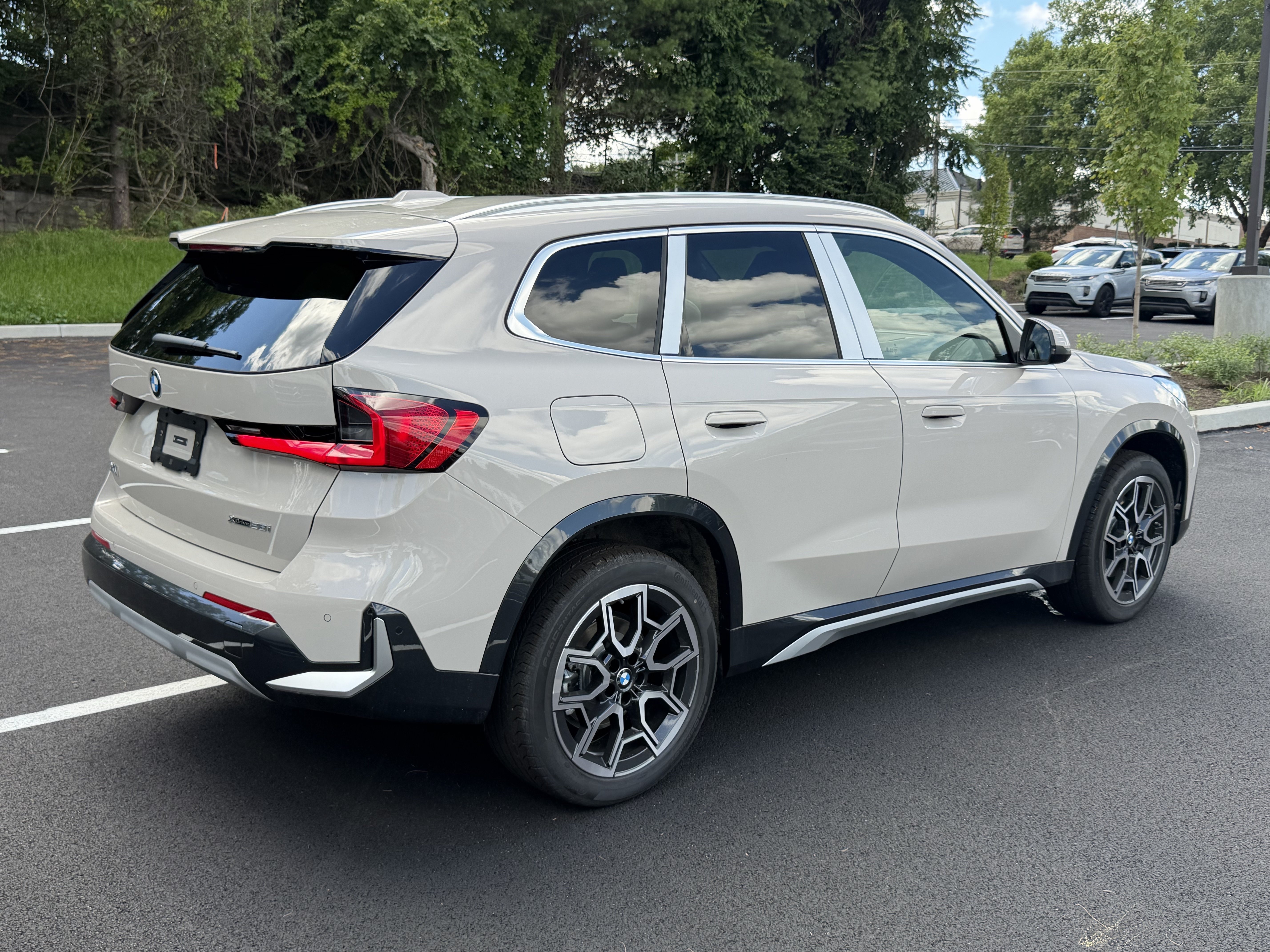 New 2026 Dune Grey Metallic BMW xDrive28i image 5