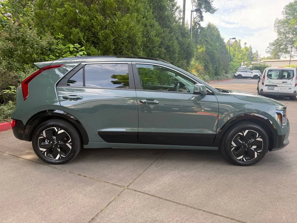 Used 2024 Kia Niro Wind with VIN KNDCR3L10R5115898 for sale in Gladstone, OR