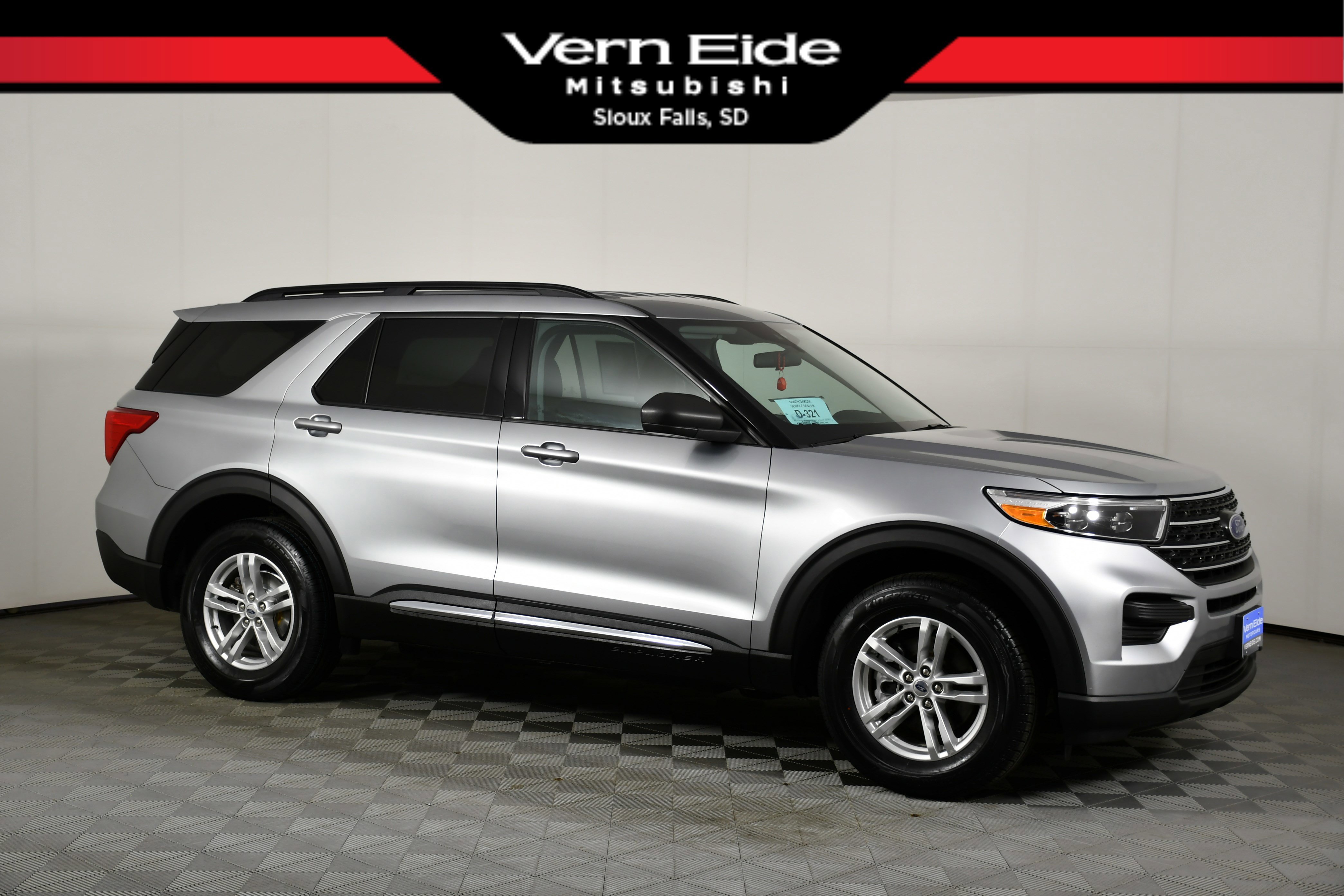2023 Ford Explorer XLT 4WD's photo