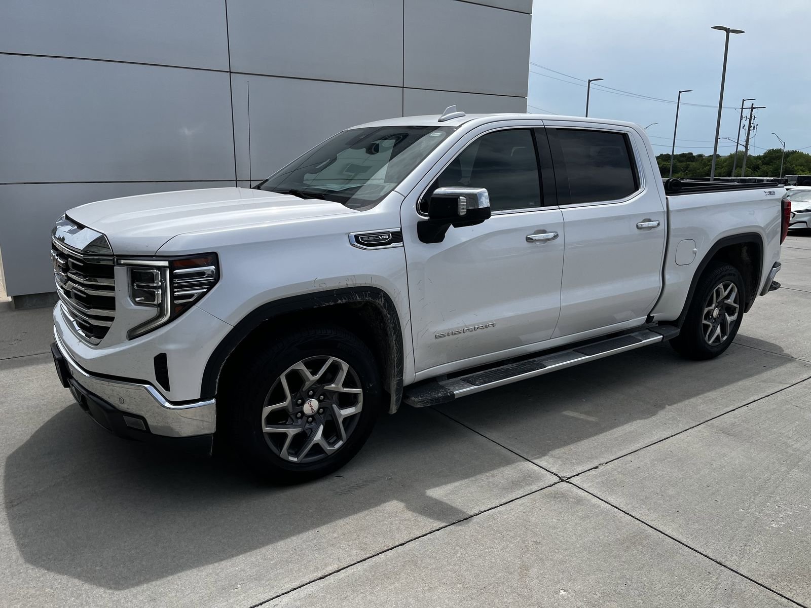 2022 GMC Sierra 4WD Crew Cab Short Box SLT's photo