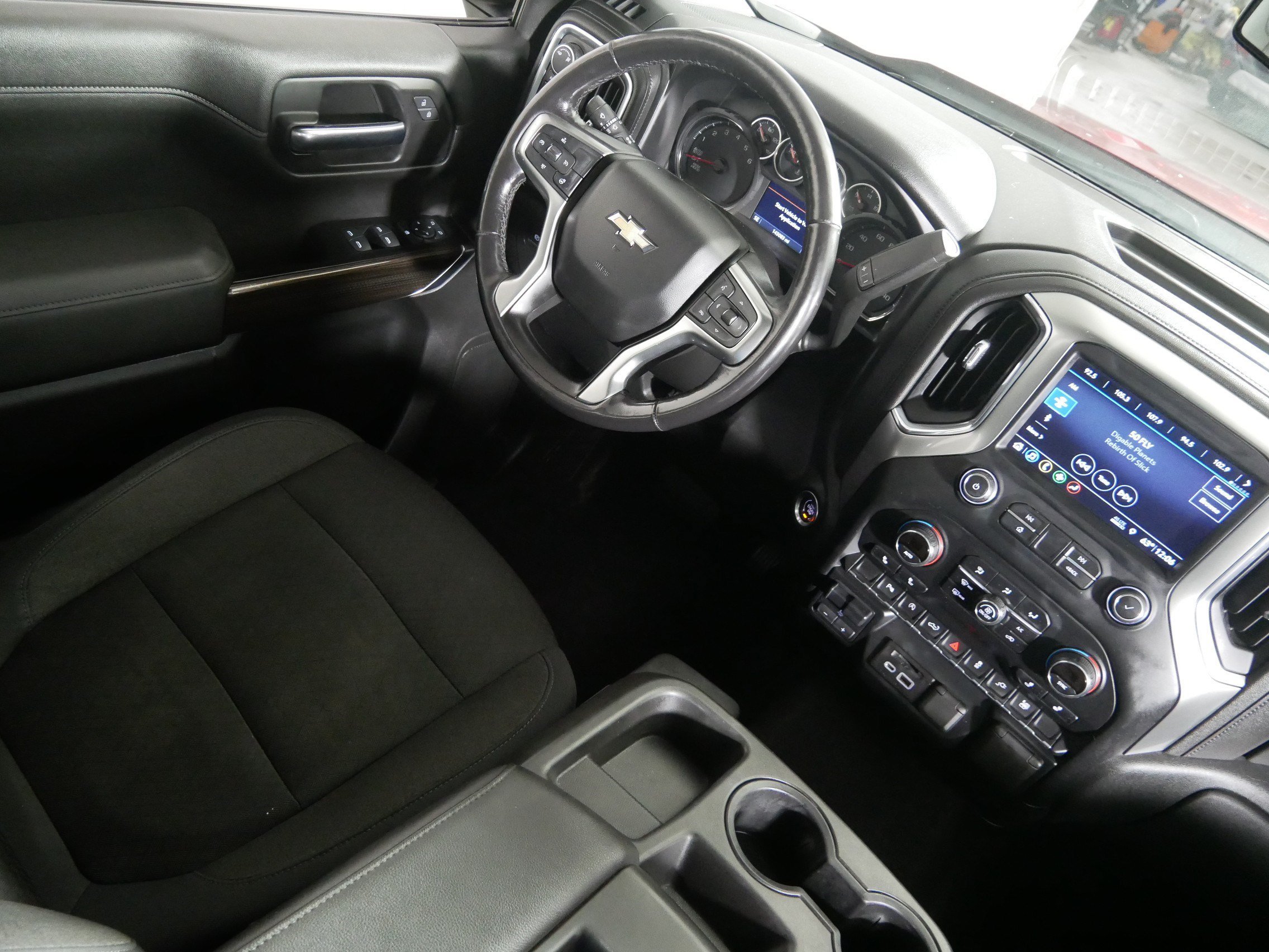 Used 2019 CAJUN RED TINTCOAT Chevrolet LT image 9