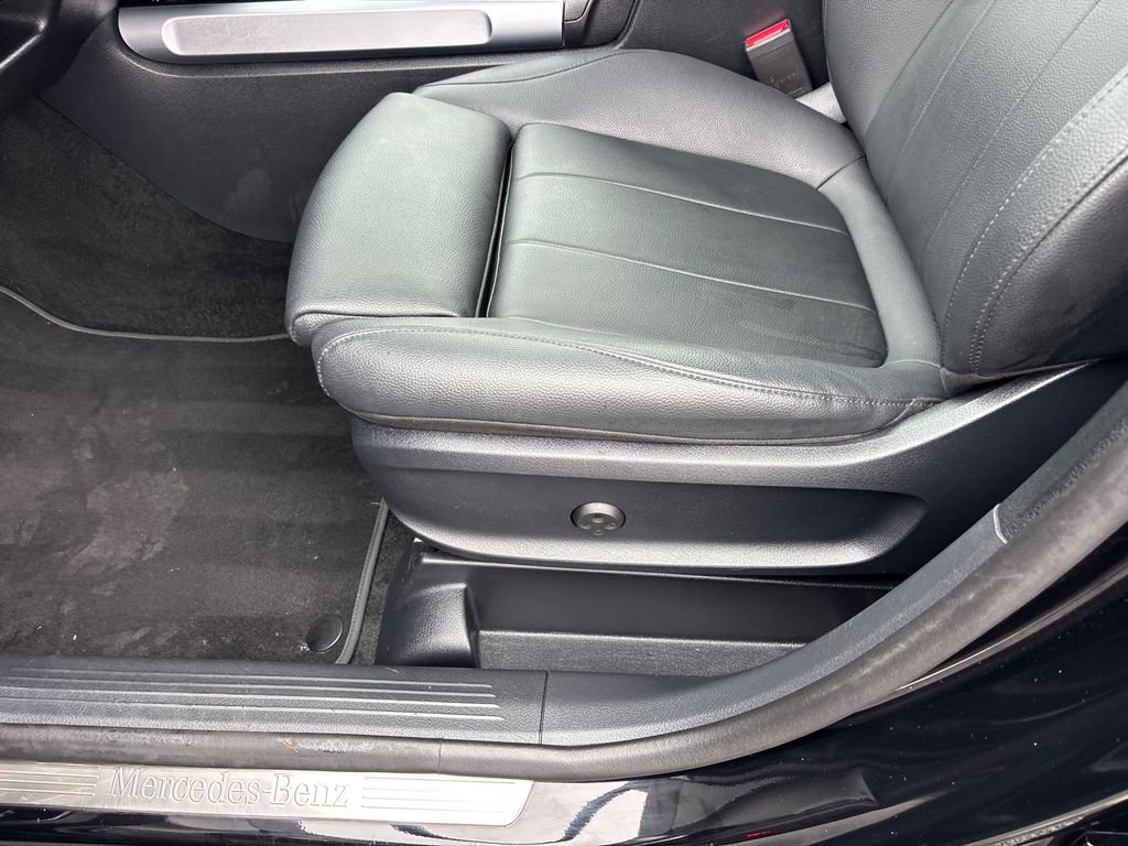 Used 2023 White Mercedes-Benz GLB 250 image 7