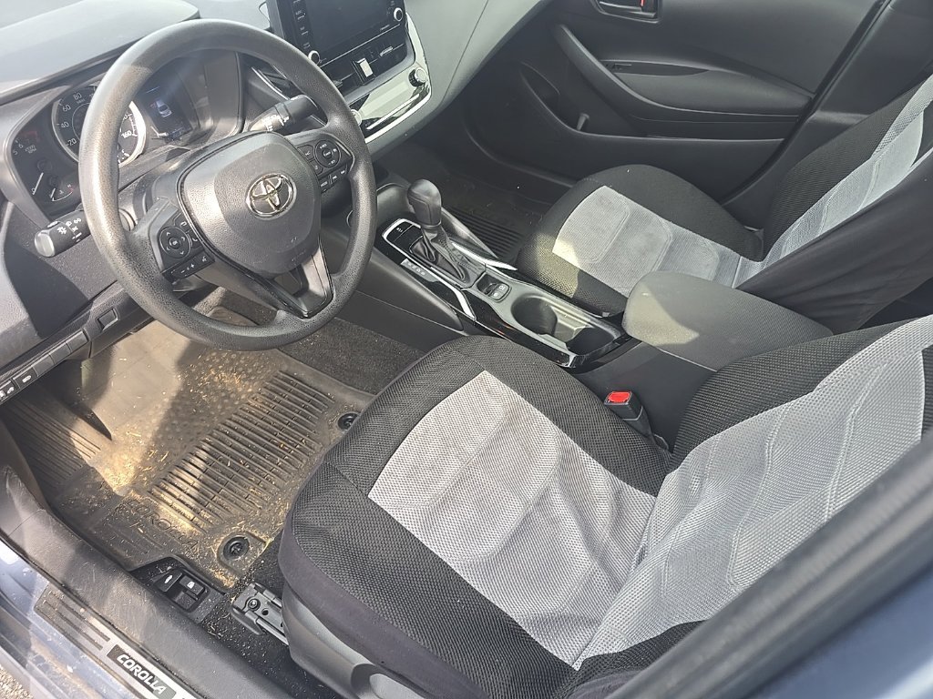 Used 2022  Toyota LE image 12