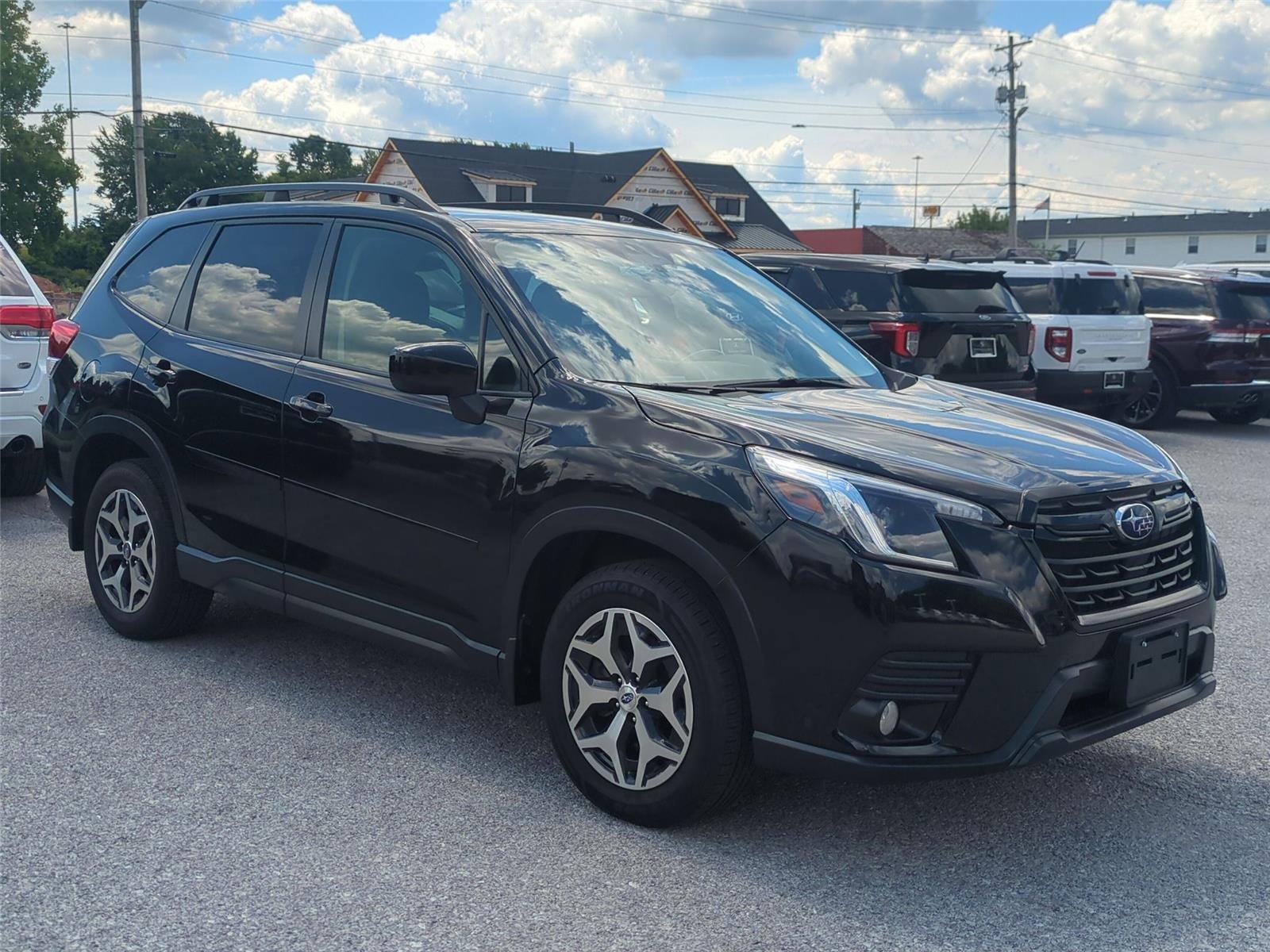 Used 2023 Crystal Black Silica Subaru Premium image 7