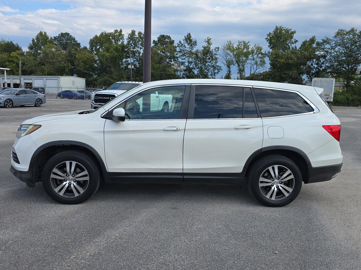 Used 2017 White Diamond Pearl Honda EX-L image 10