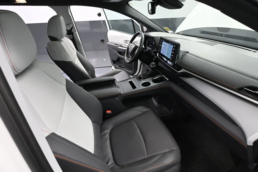 2024 Toyota Sienna XSE - Photo 49