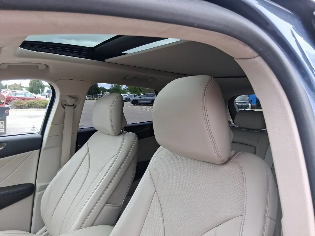Used 2018 Diamond Lincoln Reserve image 29