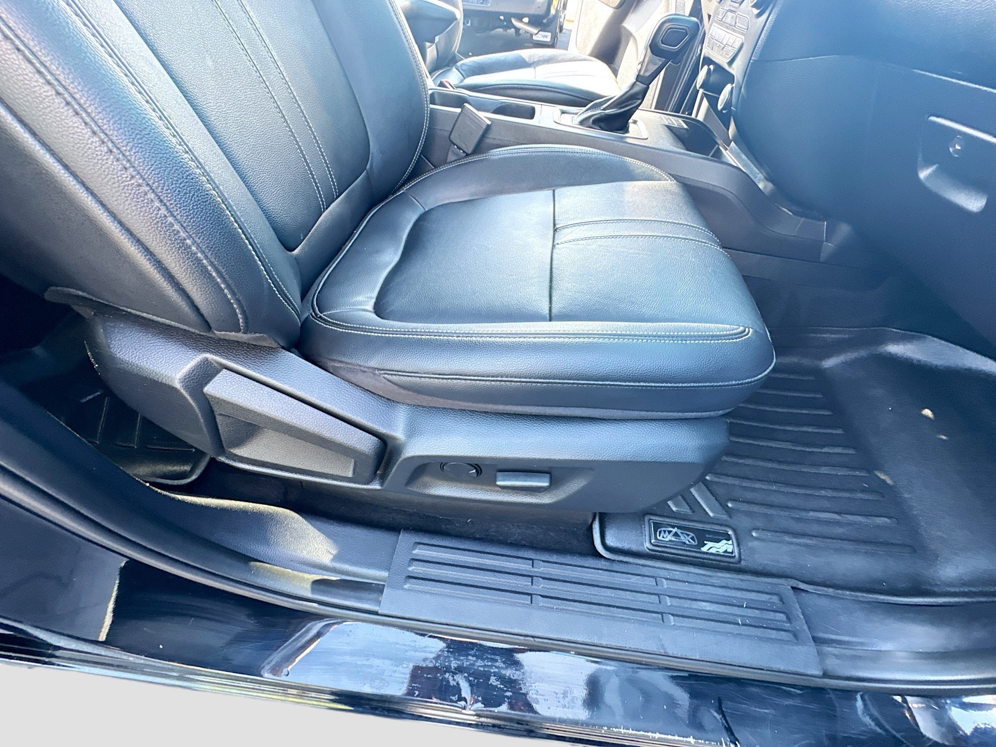 Used 2019 Shadow Black Ford LARIAT image 29