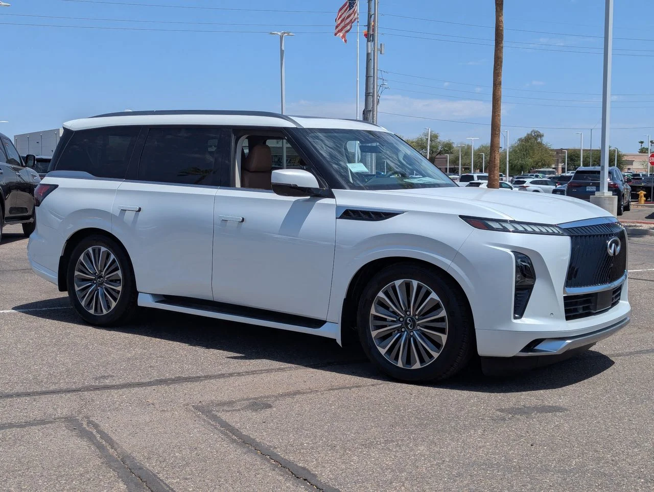 New 2027 RADIANT WHITE INFINITI Luxe 2WD image 7