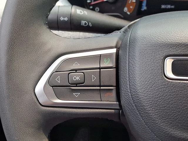 Used 2023 Black Jeep Latitude Lux image 21