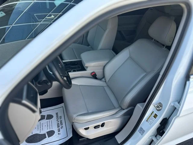 Used 2019 White Volkswagen 3.6L V6 SE image 12