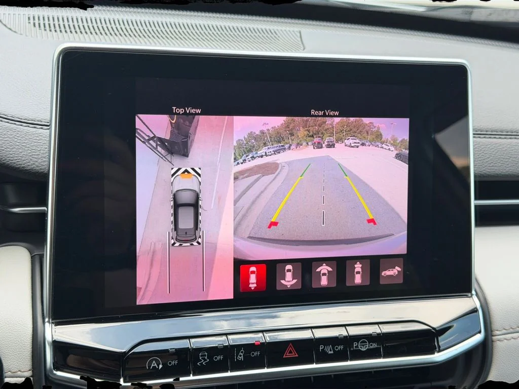 Used 2025 Silver Jeep Limited image 21