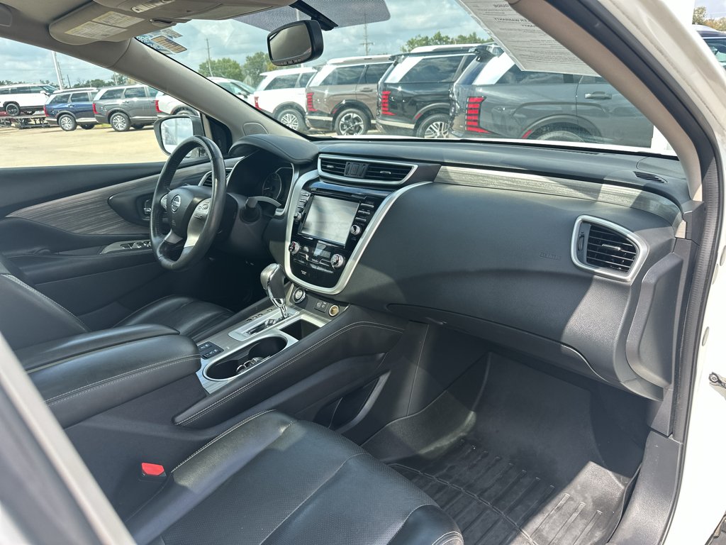 Used 2018 Pearl White Nissan SL image 6