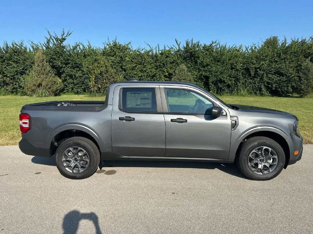 New 2026 Gray Ford XLT image 3