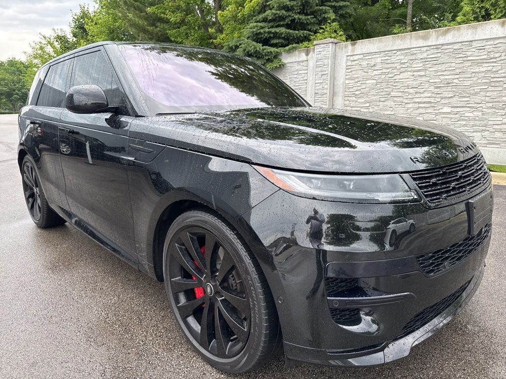 Used 2023 Black Land Rover SE Dynamic image 8