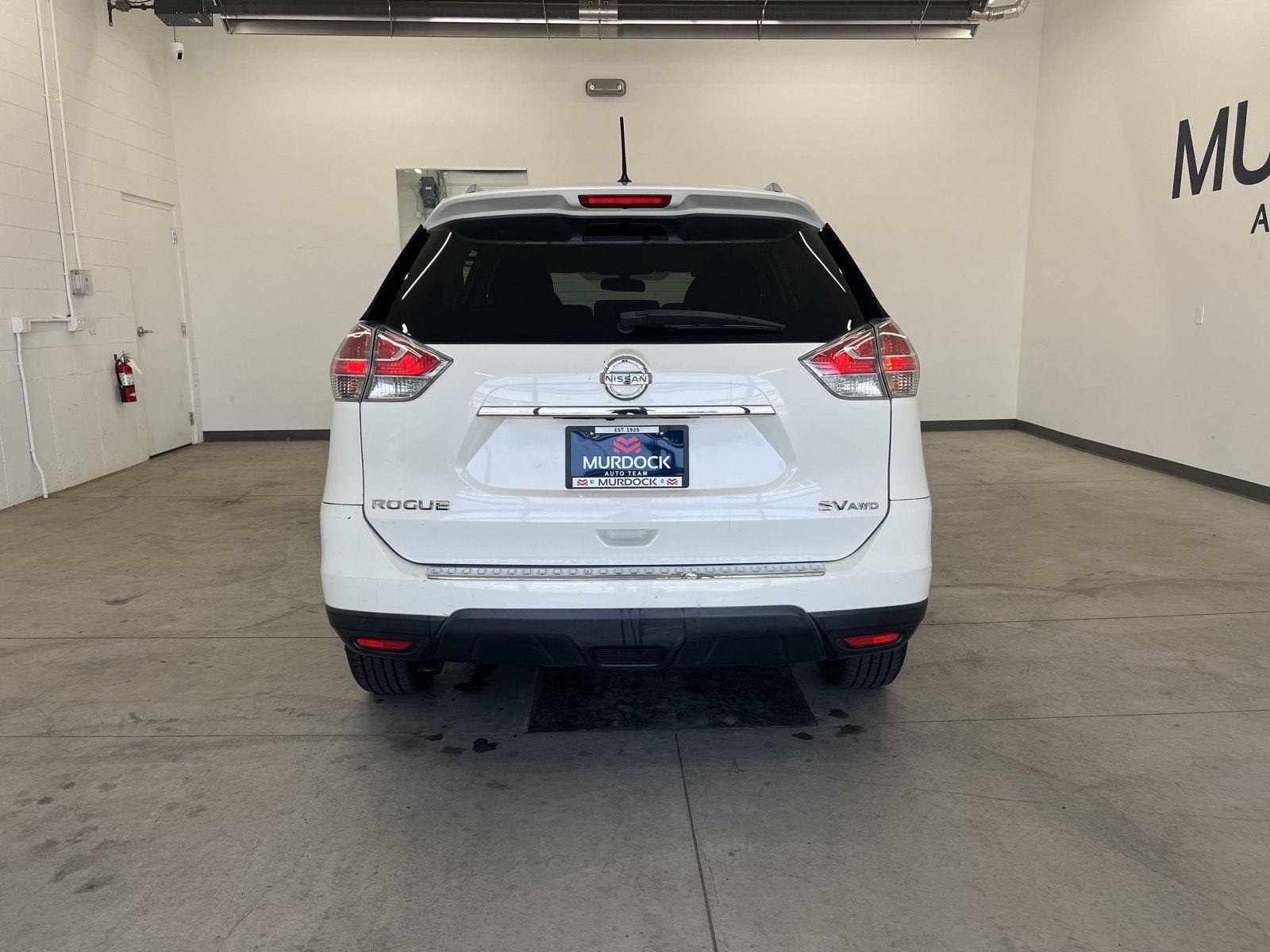 Used 2016 Pearl White Nissan SV image 3