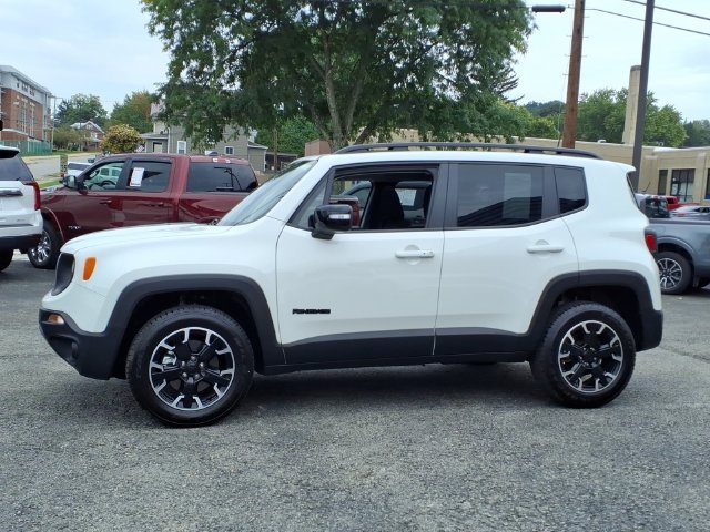Used 2023 White Jeep Latitude image 8