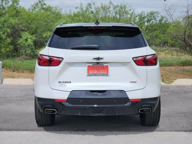 Used 2022 White Chevrolet RS Front-Wheel Drive image 6