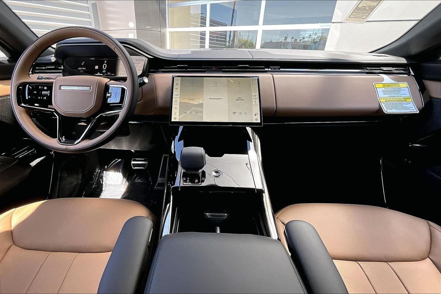 New 2026 Fuji White LAND ROVER Dynamic SE image 5