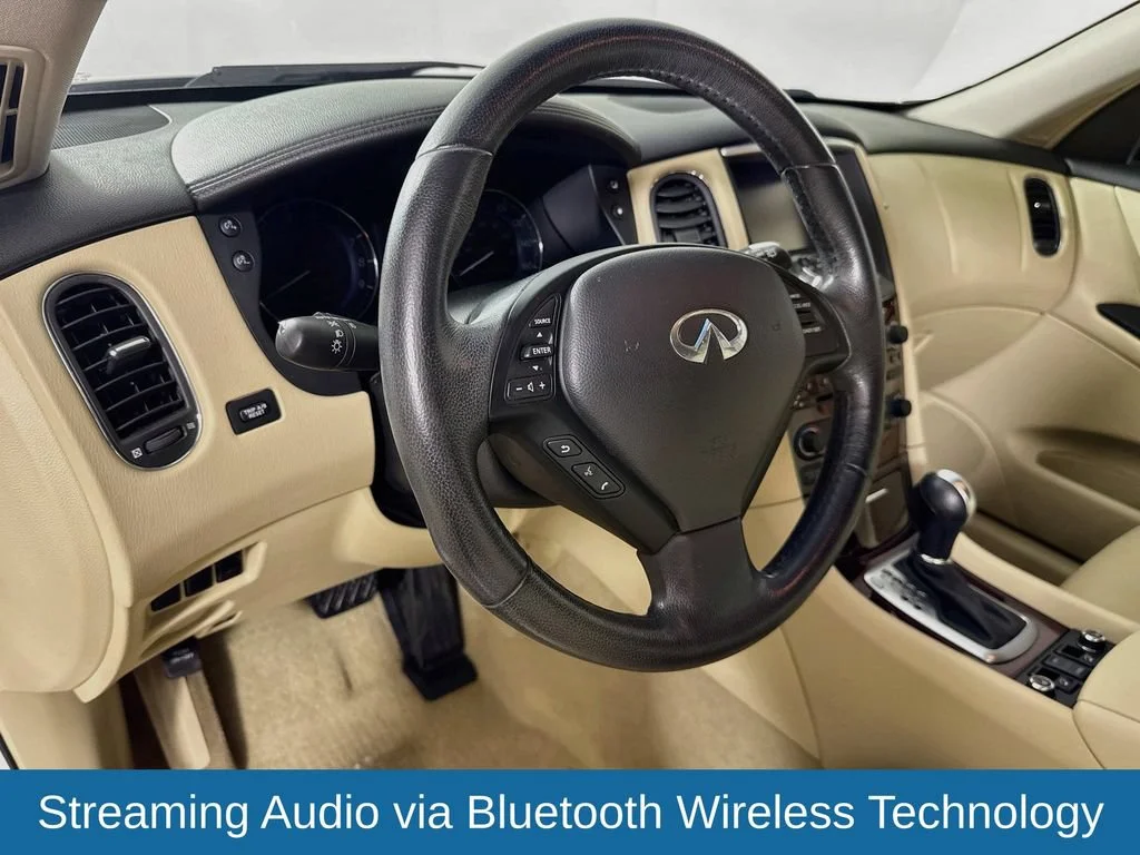 Used 2017 White INFINITI  image 11
