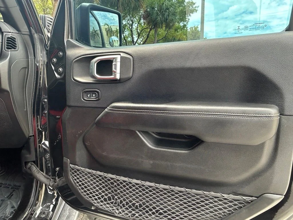 Used 2018 Black Jeep Unlimited Sahara image 34