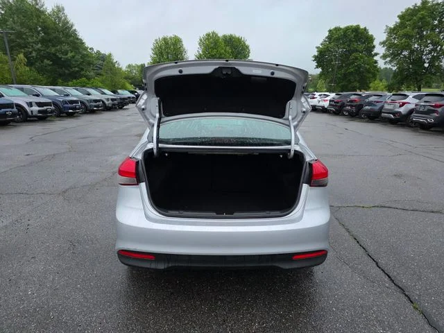 Used 2017 Silky Silver Kia LX image 10