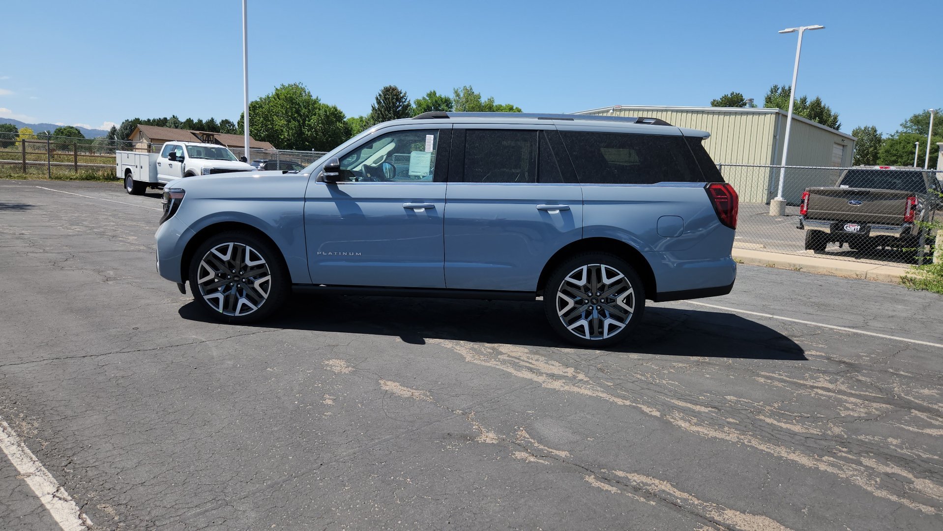New 2027 Glacier Gray Metallic Tri-Coat Ford Platinum image 4