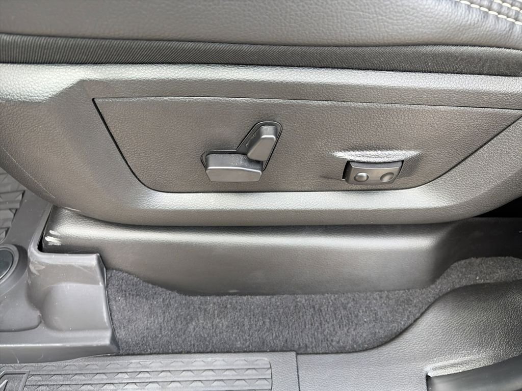 New 2026 Bright White Clear-Coat Exterior Paint Ram Laramie image 12