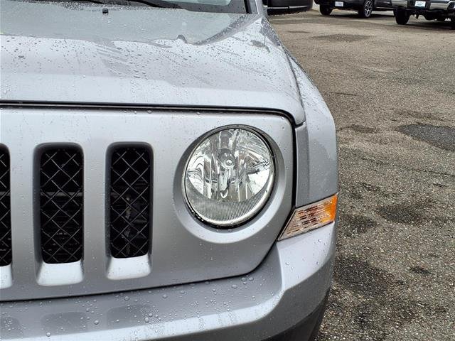 Used 2016 Billet Silver Metallic Jeep  image 17