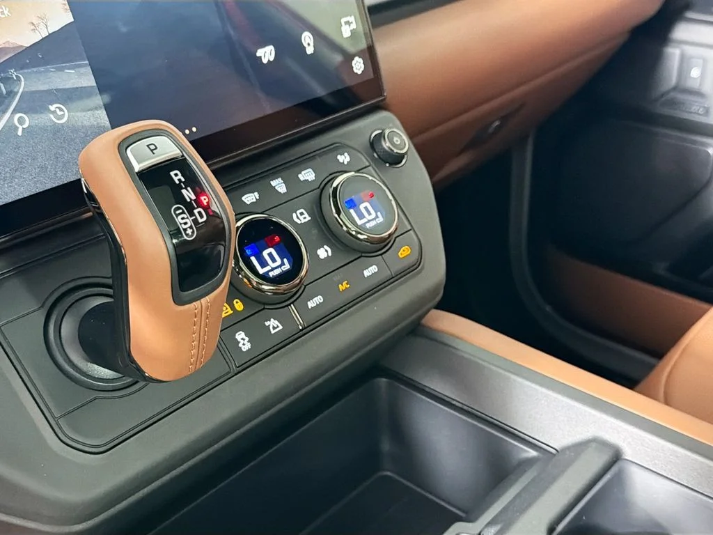 New 2026 Borasco Grey Land Rover  OCTA image 17