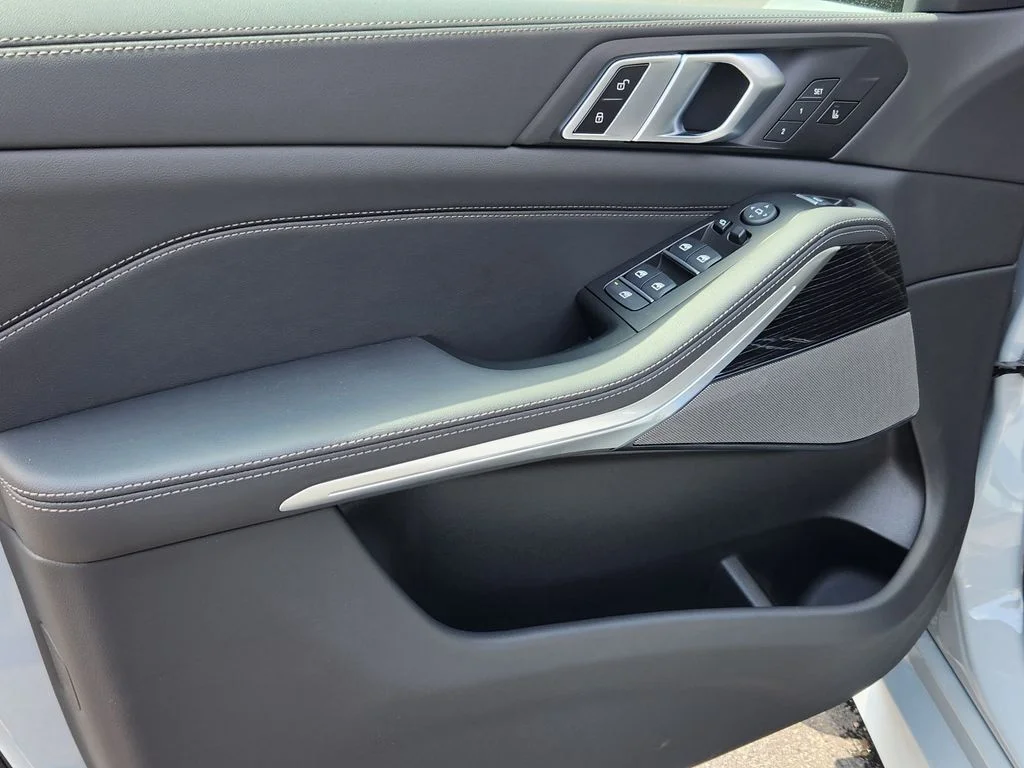 New 2026 Brooklyn Grey Metallic BMW xDrive40i image 8