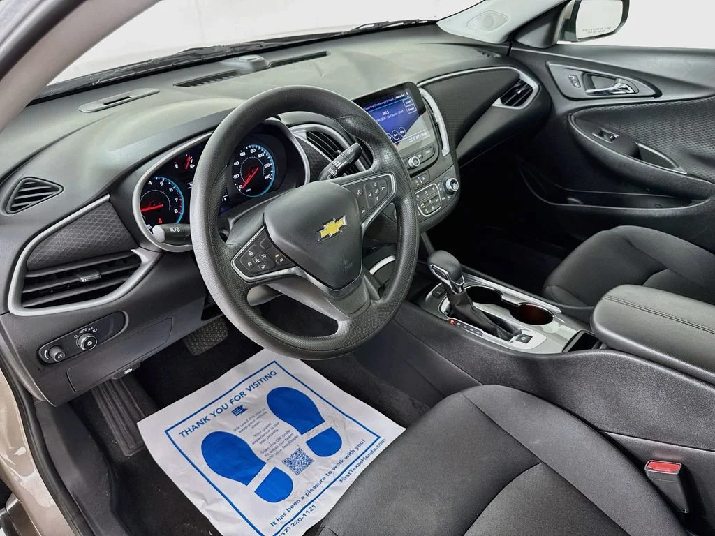 Used 2025 Gray Chevrolet LT image 9