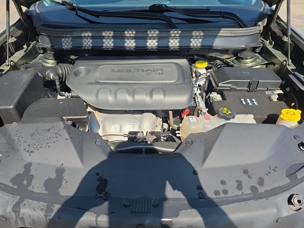 Used 2021 Green Jeep Latitude image 17