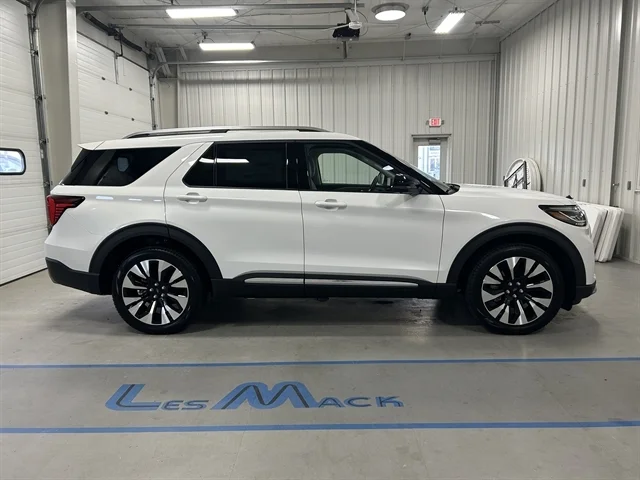 New 2026 Star White Metallic Tri-Coat FORD Platinum™ image 4